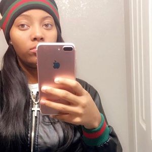 Meet your Posher, Danielle